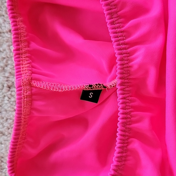 Hot pink high rise shorts - Picture 3 of 3
